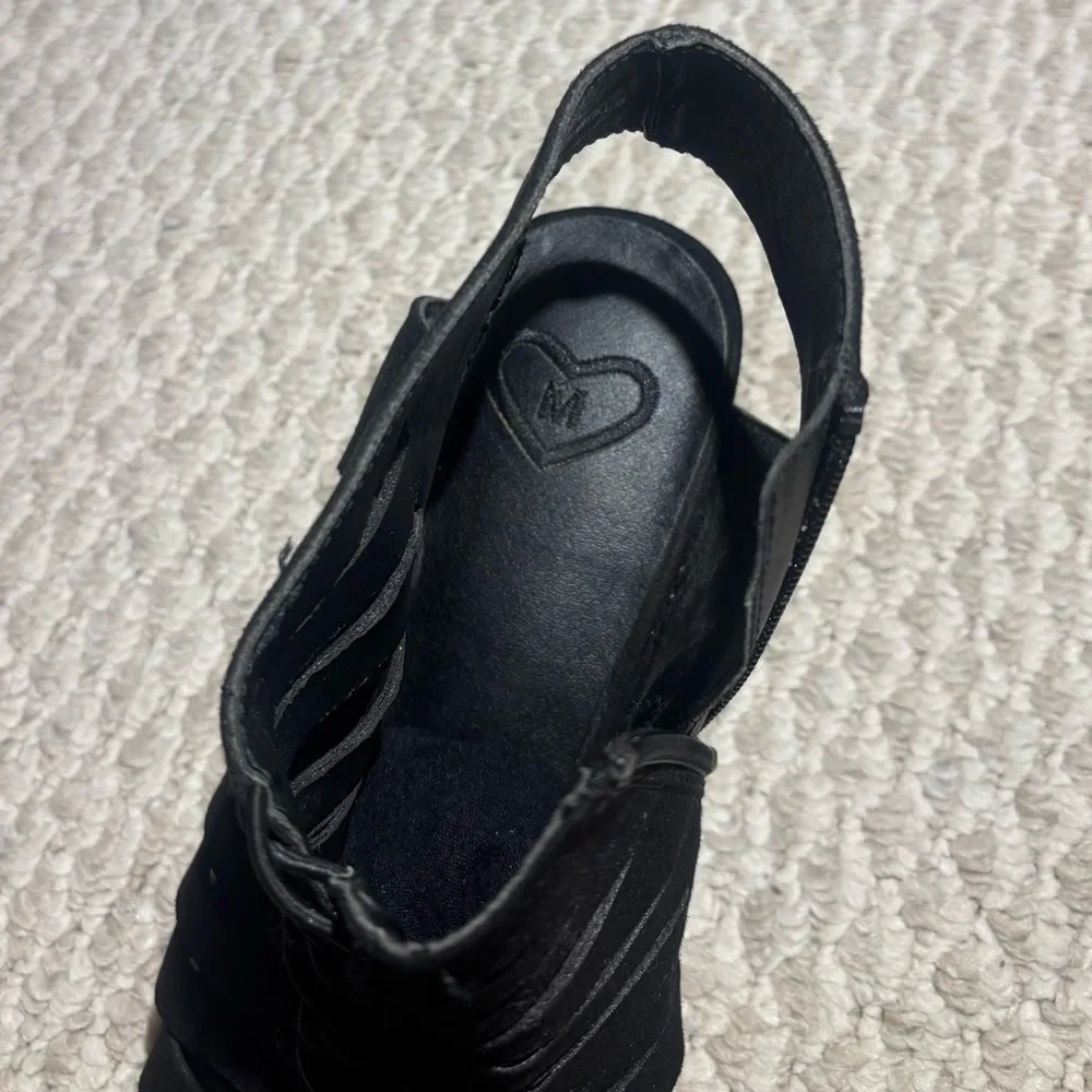 Madeline Black Women's Sandals suede Size 10M Day and Night